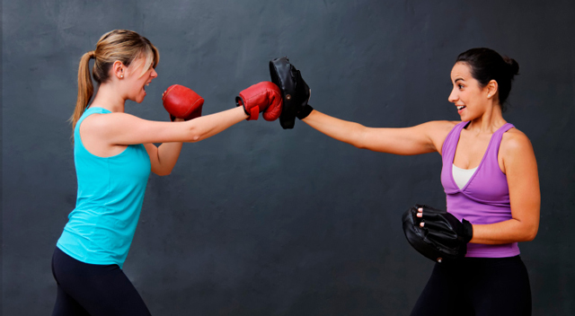 Women boxing