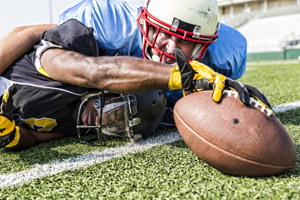 college football player collide and sustain concussions.jpg